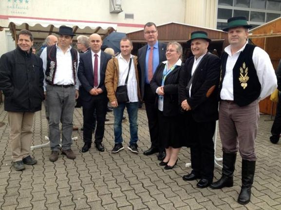 V.l.:Stadtrat Dr.Eberhard Aldinger,Goldschmied Daniel Cirimotić, stellv. Oberbürg.v.Vinkovci Ivan Bosančić,Kunstschmied Jure Rajković,Bürgermeister Matthias Guderjan,HuG-Vorsitz.Birgit Hornecker,Vorsitz.d.Gewerbevereins Vinkovci Tomislav Tomičić ...