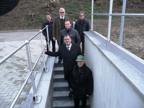 von oben links: Huber Herr, Martin Sattler, Franz Pfeffer, Bruno Jägle, Bürgermeister Matthias Guderjan, Karl-Anton Beha