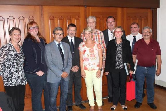 Bild, von links: Brunhild Kamphues, Juliane Schneider, Dr. Klaus-Dieter Beller, Rolf Steinle, Sylvie Stäbler, Hermann Kaspar, Bürgermeister Matthias Guderjan, Dr. Christel Hoffmann, Friedrich Kern und Ernst Kaiser