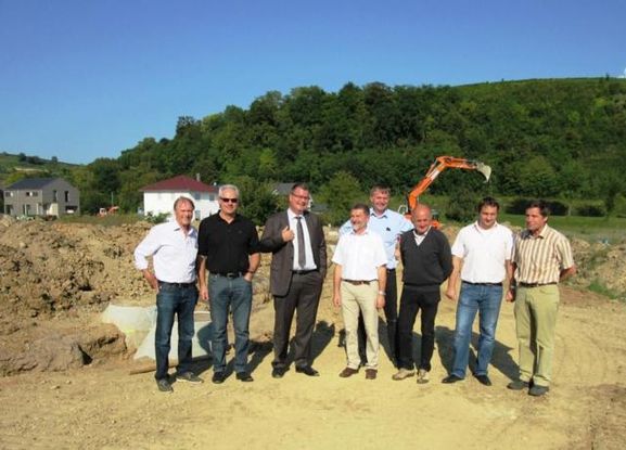 v.l.n.r. Verm.Ing. H.-P. Markstein, Architekt W. Hess, BM M. Guderjan, OV H. Herr, StR B. Striegel, Ing. B. Keller, Ing. Th. Wolf, StR Dr. E. Aldinger