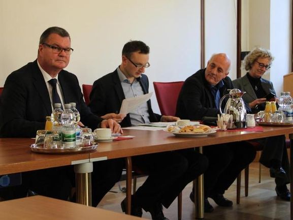 Bürgermeister Matthias Guderjan mit Andreas Schwarz MdL, Alexander Schoch MdL und Zweitkandidatin Michaele Eckert