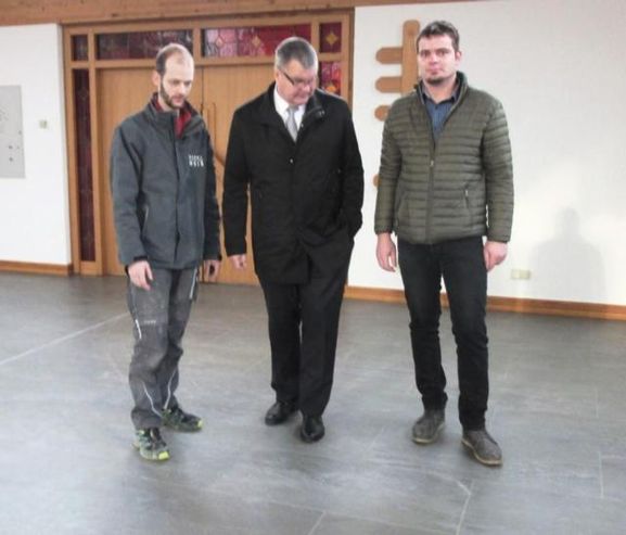 Trauerhalle erhält neuen Bodenbelag