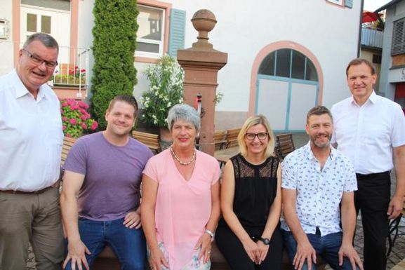 Bürgermeister Guderjan mit Martin Schilling, Elisabeth Beha, Bettina Götz, Markus Möller und Bruno Jägle