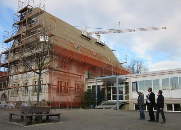 Dach und Fassade des alten Schulhauses in Hecklingen
