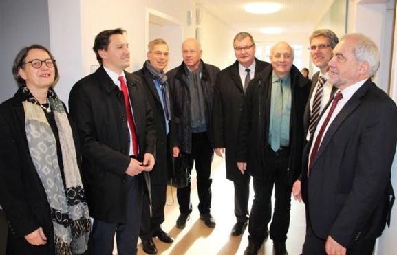 Dr. Ulrike Kleinknecht-Strähle, Sozialdezernentin des LK, Dr. Johannes Fechner MdB, Landrat Hanno Hurth, Martin Bauch, Bruderhaus Diakonie, Bürgermeister Matthias Guderjan, Alexander Schoch MdL, Einrichtungsleiter Jürgen Beißinger, Pfarrer Günter Braun
