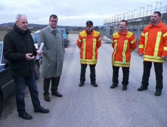v.ln.r. Architekt Walter Hess, Bürgermeister Matthias Guderjan, Gesamtkommandant Karl Weiß, Abteilungskommandant Markus Kaspar und sein Stellvertreter Michael Meier