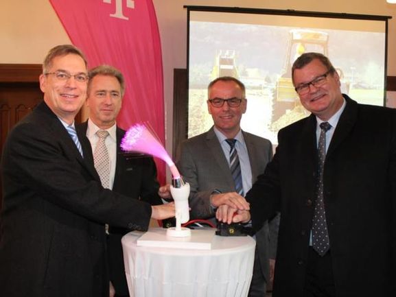 Landrat Hanno Hurth, Frank Bothe, Bürgermeister Matthias Guderjan