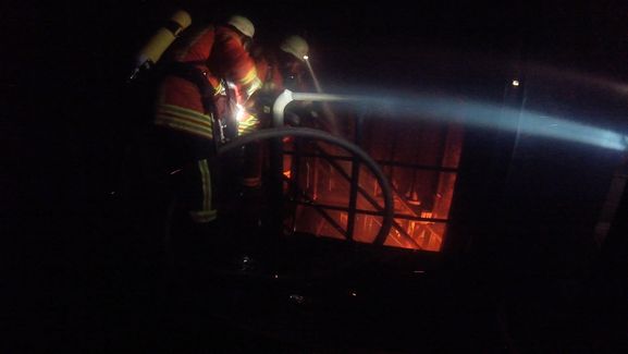Brandbekämpfung beim Kellerbrand