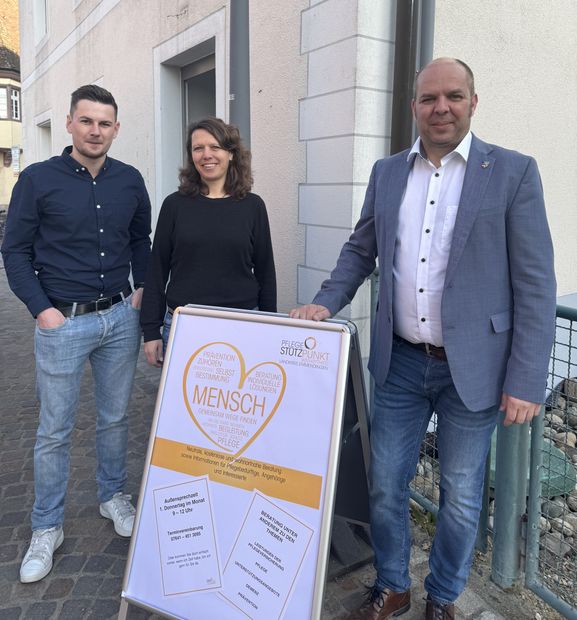 Matthias Leser, Fachbereichsleiter Fachbereich 2 Produkte und Dienstleistungen, Martina Gebele Pflegestützpunkt Landratsamt, Bürgermeister Dirk Schwier