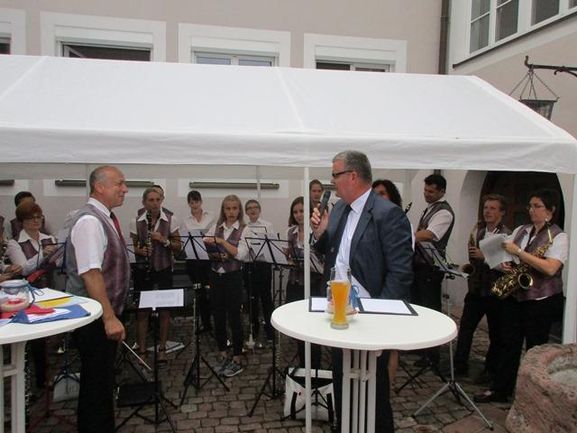 Bürgermeister Matthias Guderjan bei seiner Begrüßungsrede