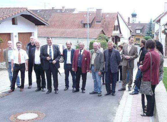 Teilnehmer beim Abschluss der Dorfsanierung Hecklingen