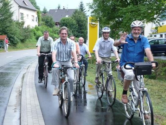 Bürgermeister Matthias Guderjan und Ernst Schilling, Ortsvorsteher Franz Pfeffer aus Nordweil und Thomas Hofstetter aus Wagenstadt, Landtagsabgeordneter Dieter Ehret, Vertreter des Regierungspräsidiums,