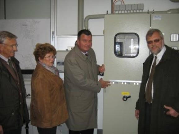 Bürgermeister Matthias Guderjan, Planer Martin Sattler und Gemeinderäte