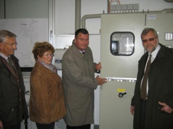 Bürgermeister Matthias Guderjan, Planer Martin Sattler und Gemeinderäte