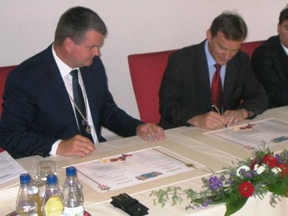 Bürgermeister Matthias Guderjan und Oberbürgermeister Dr. med. Mladen Karlic
