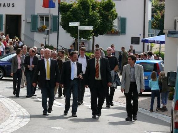 Ortsvorsteher Anton Beha und Bürgermeister Matthias Guderjan begrüßten am Freitag, den 13. Juni 2008 die Landtagsabgeordneten Marcel Schwehr und Dieter Ehret