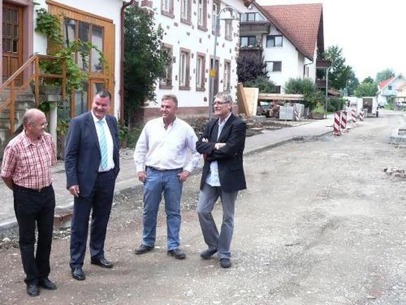 Bürgermeister Matthias Guderjan, Bernhard Keller, Christian Pontiggia und Erhard Frank