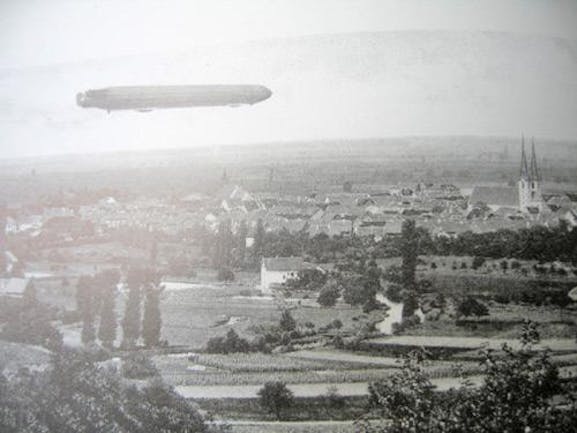 Zeppelin über Kenzingen