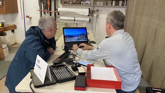 Ob Laptop, HiFi oder Alltagsgerät: Im Repair Café Kenzingen wird zusammen geprüft, erklärt und repariert.